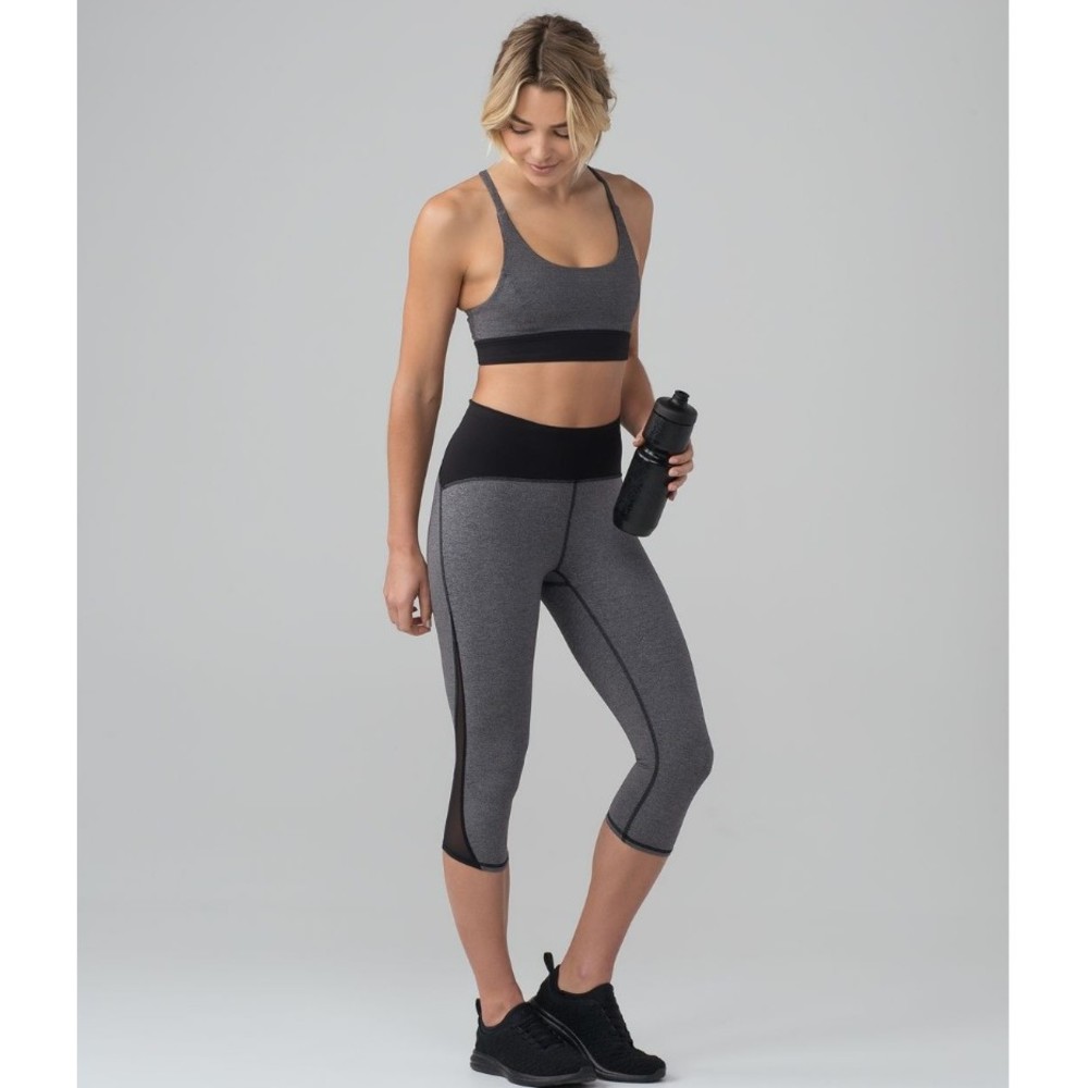Lululemon Heathered Gray Black Train Times 17” Crop Capri Leggings Size 6